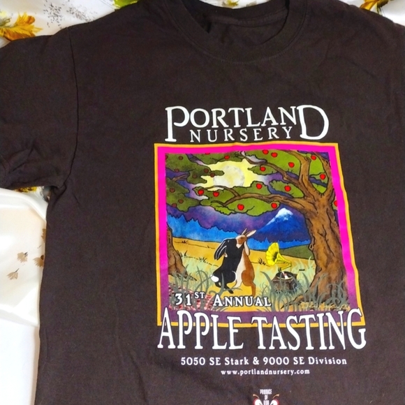 Tops - PORTLAND Nursery Apple Tasting Tshirt
